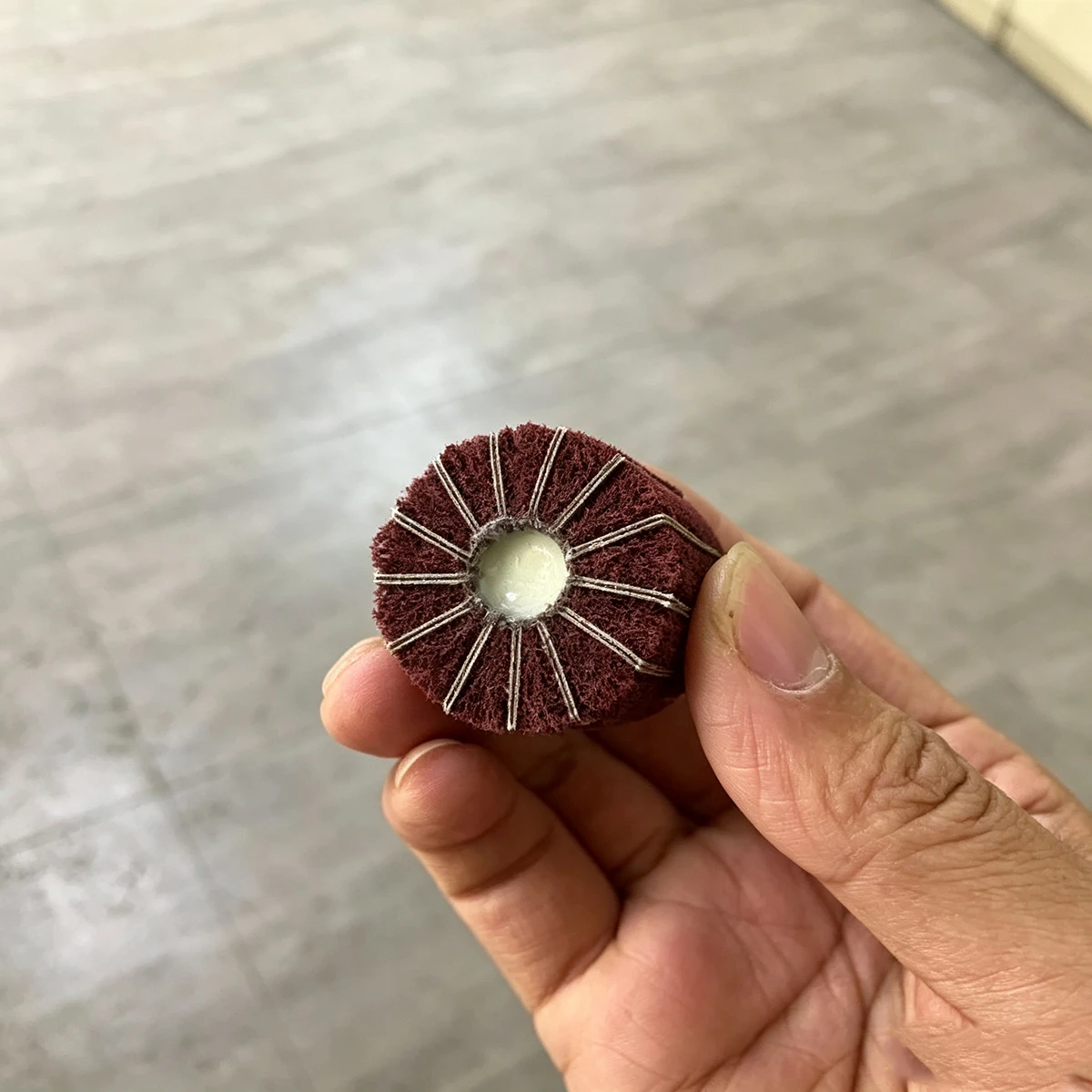 120 Grit Flap Wheels with Aluminum Oxide Sanding Disc thumbnail 3