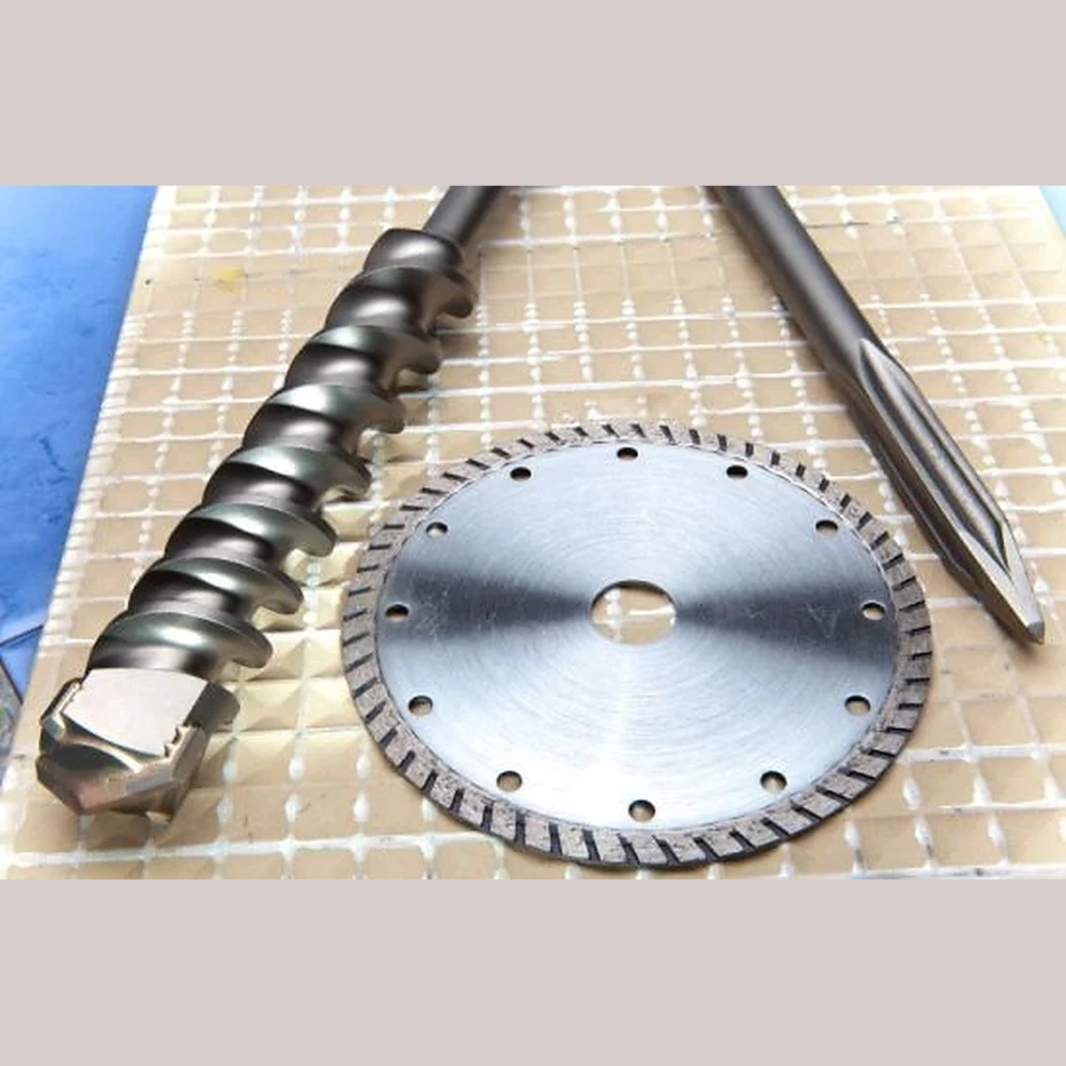 1/4" X 4" SDS Plus Hammer Drill Bit thumbnail 2